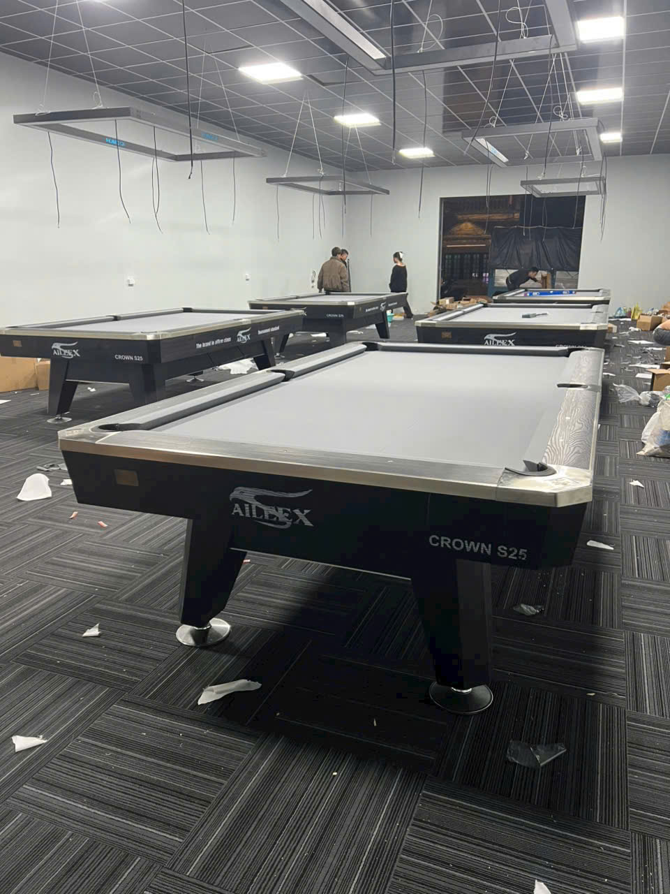 Kiểm tra độ phẳng bàn bi a sau khi bảo trì