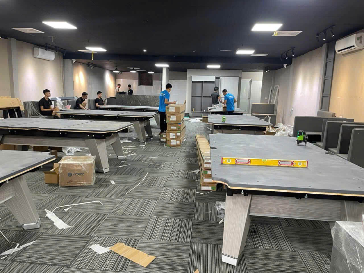 Kiểm tra mặt đá bàn bi a khi bảo dưỡng