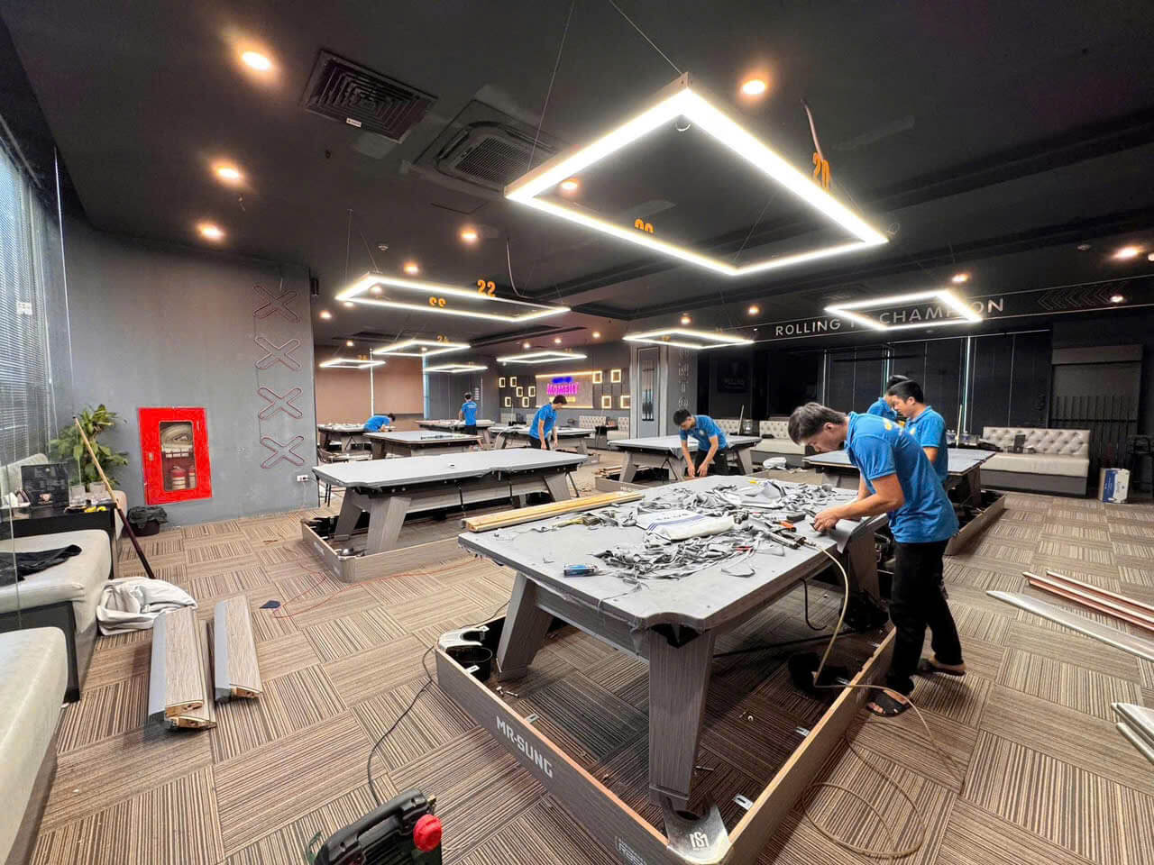 Lắp đặt bàn bida kinh doanh thực tế tại quán bida chuyên nghiệp