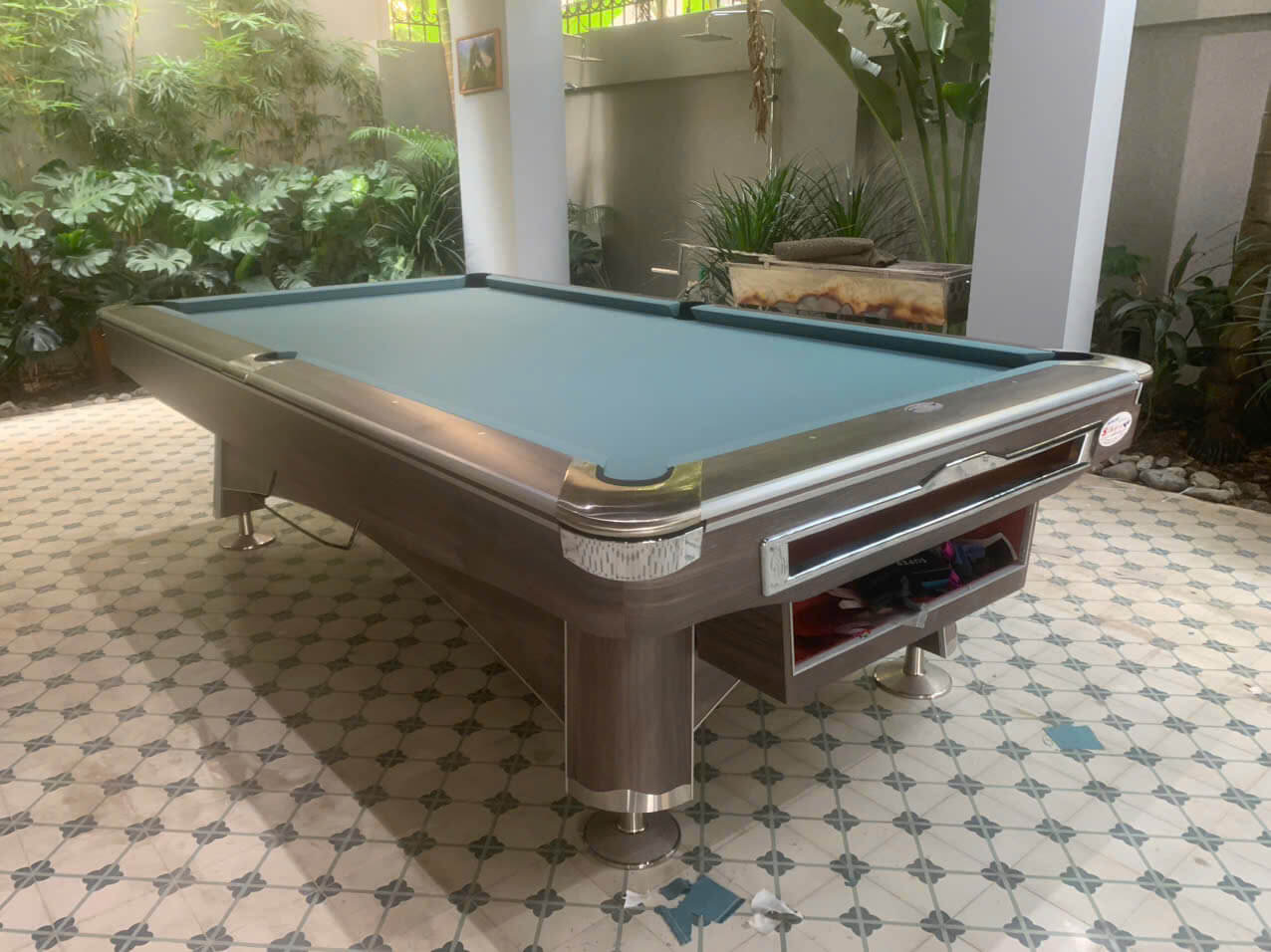 Kiểm tra mặt đá khi định giá bàn bida cũ