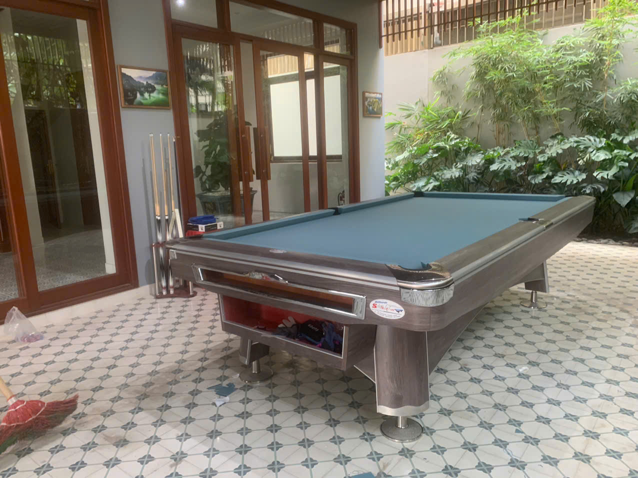 So sánh bàn bida cũ và bàn bida mới để định giá