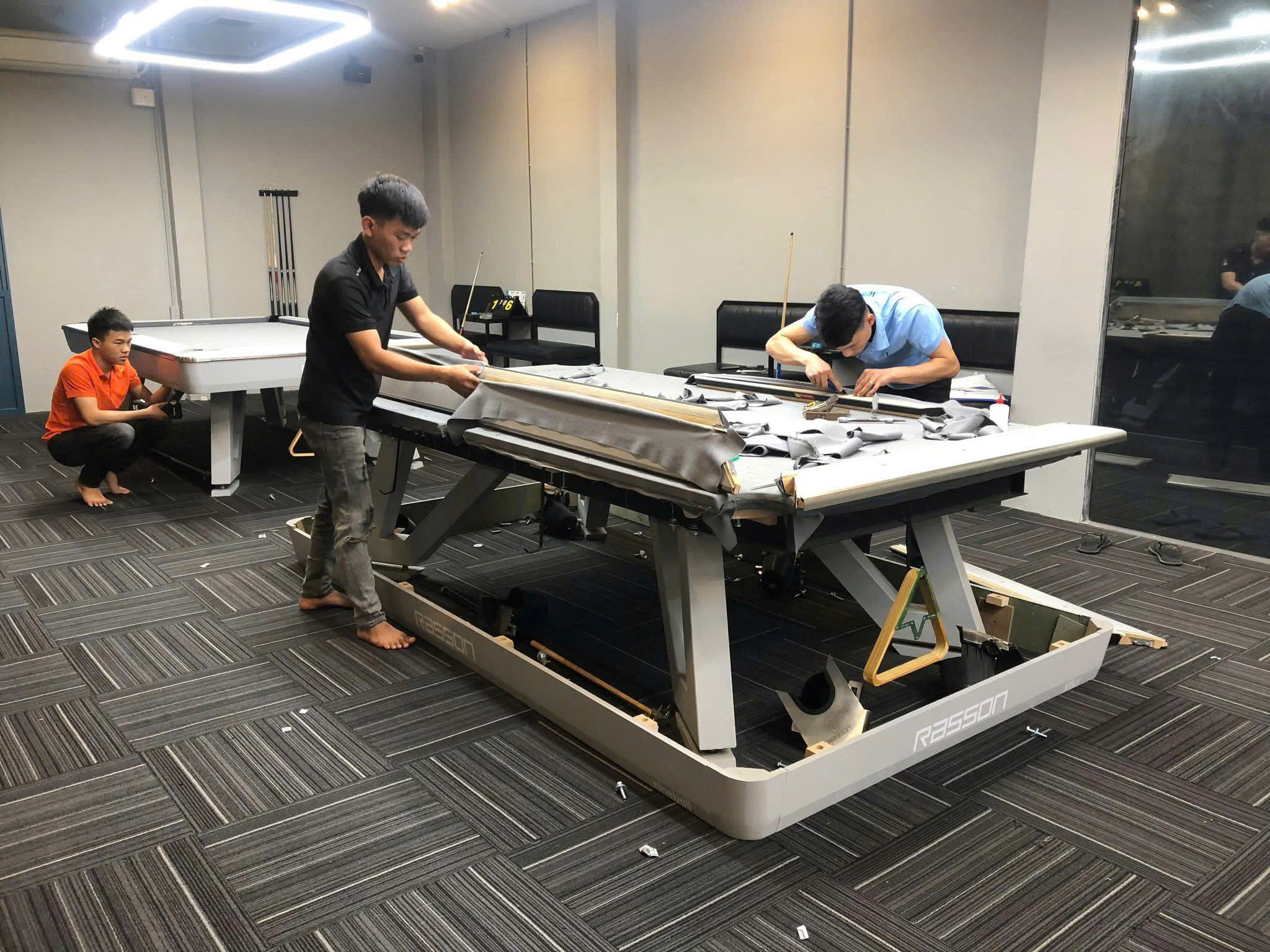 Tháo lắp bàn bi-a đúng kỹ thuật, đảm bảo an toàn mặt đá và khung bàn – Billiards Sao Việt