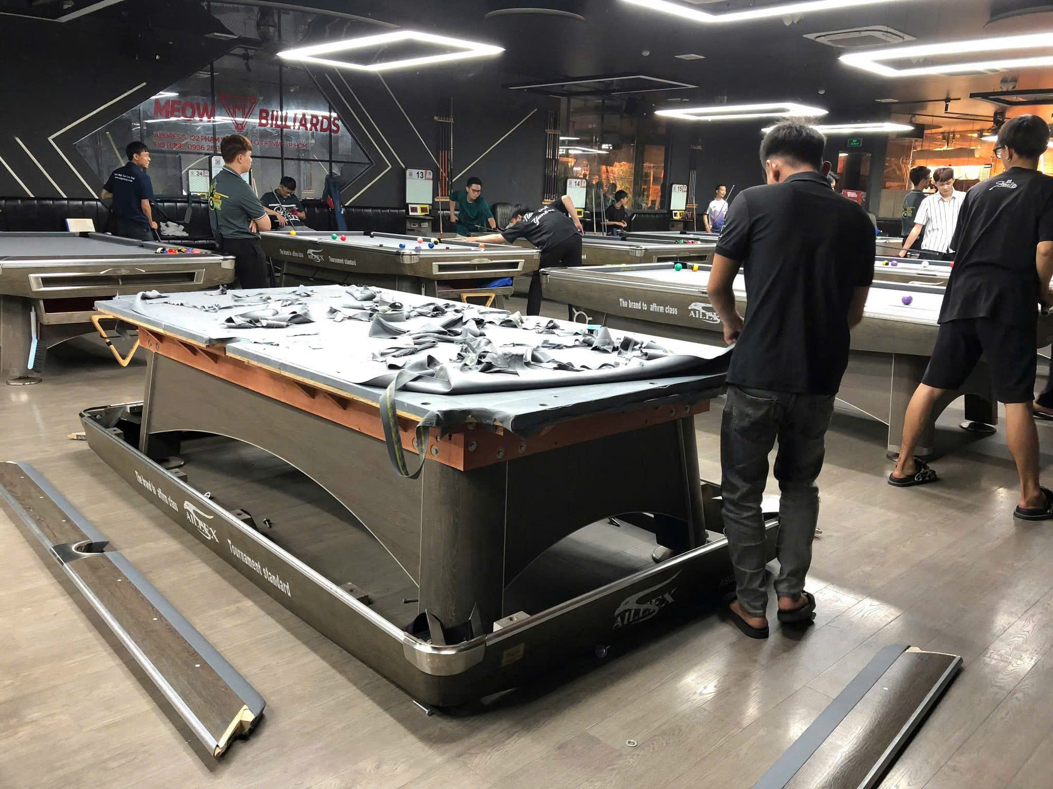 Thay mới mặt đá bàn bi-a chuẩn thi đấu, căn chỉnh độ phẳng chính xác – Billiards Sao Việt