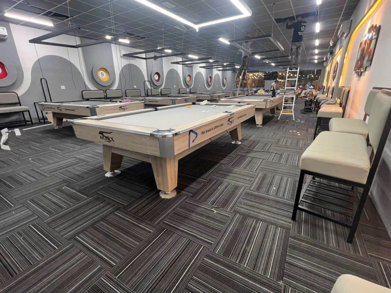 Mua bàn bi a dễ chơi giúp quán bida thu hút khách mới