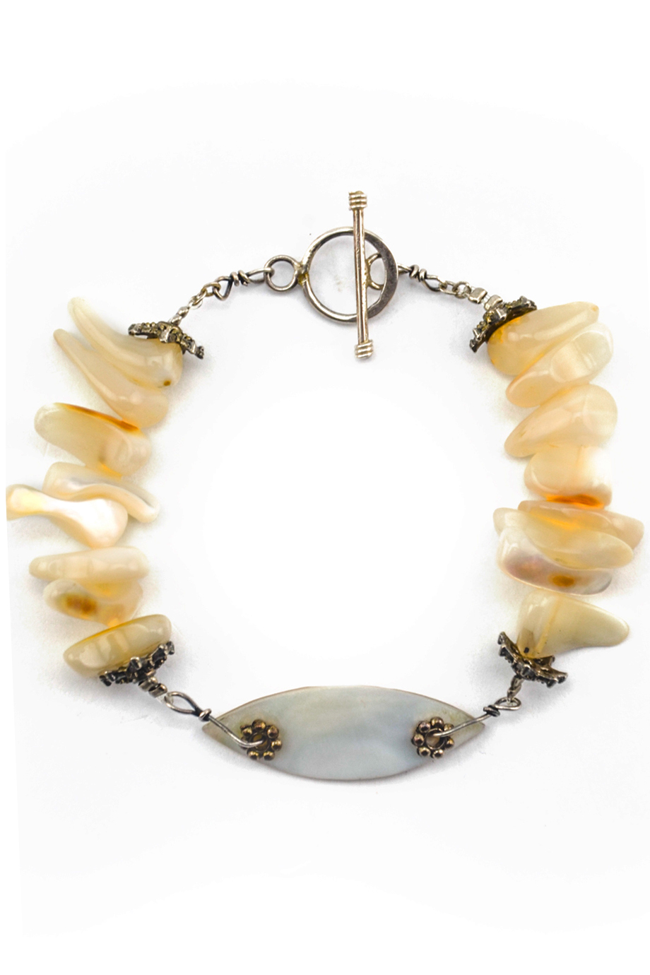 Vòng tay Cream Shell & Silver Bracelet