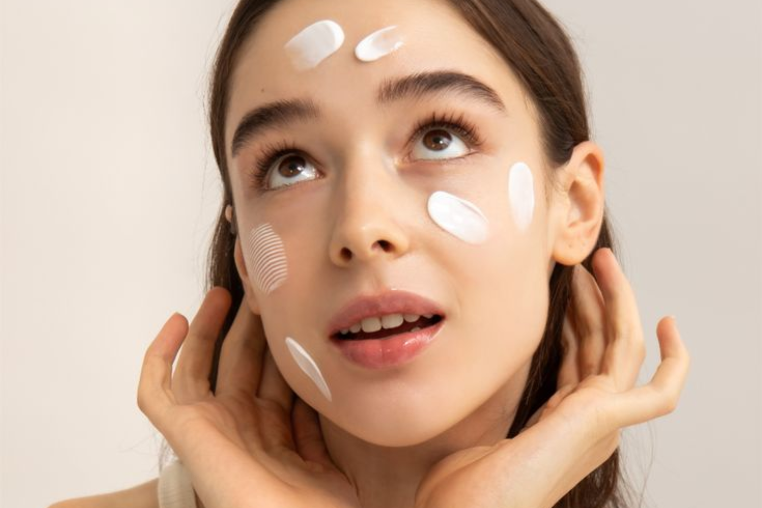 Da Dầu Nên Chọn Gel Hay Cream Dưỡng Ẩm?