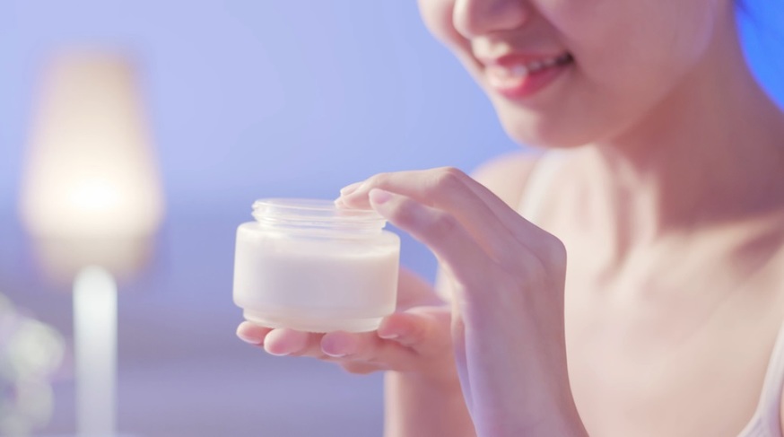 Sử dụng kem dưỡng ẩm ban đêm