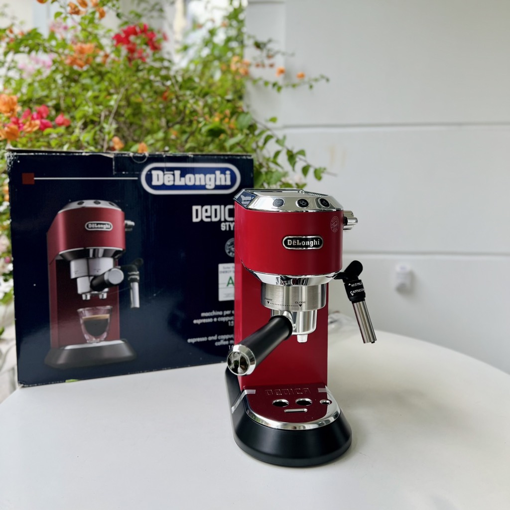 Máy pha cafe Delonghi Dedica EC685.R màu đỏ Shop Hàng Đức