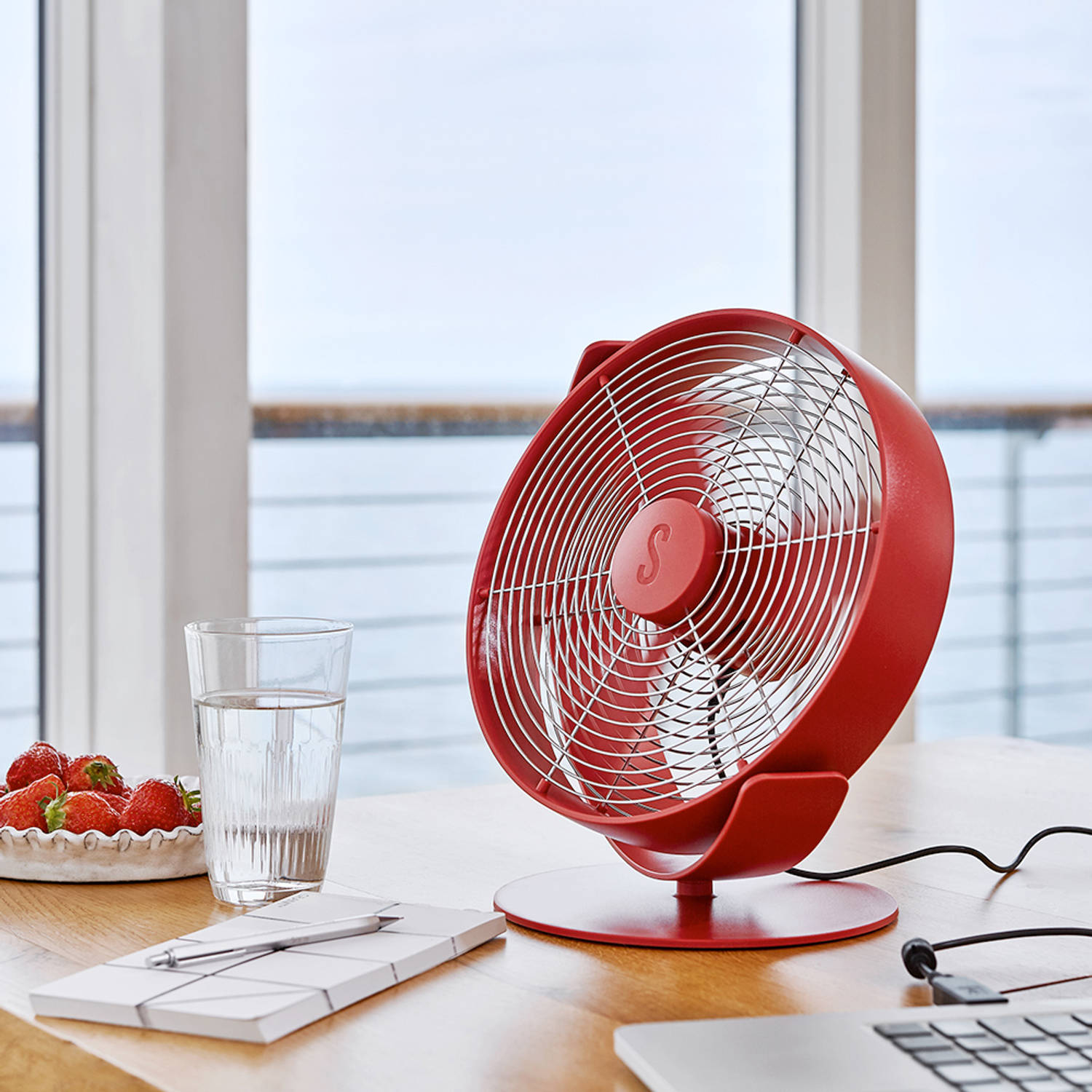 Quạt để bàn Stadler Form TIM Chili Red màu đỏ