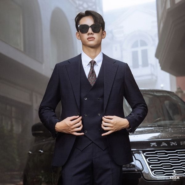 Cách dáng chụp ảnh vest nam lịch lãm, thần thái