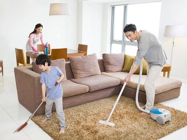 Để chống ẩm mốc, mùi hôi khó chịu bạn hãy vệ sinh không gian sống sạch sẽ