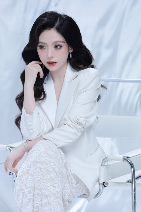 Concept doanh nhân xây dựng hình ảnh chuyên nghiệp.