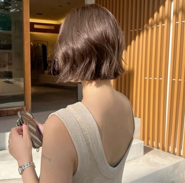 Chụp ảnh sau lưng dưới ánh sáng tự nhiên mang lại vẻ đẹp trong trẻo,tràn đầy sức sống