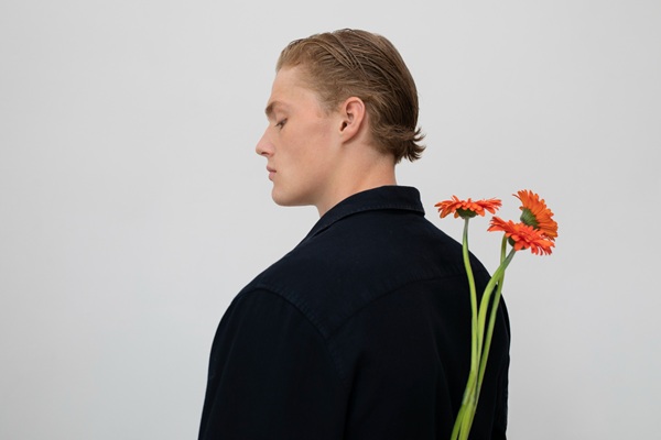 Cách chụp góc nghiêng nam đẹp, ấn tượng