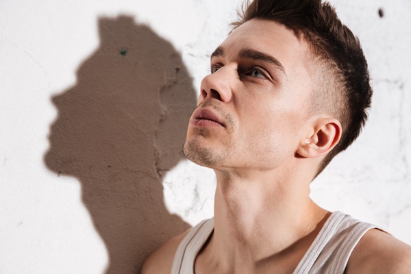 Chụp góc nghiêng cận mặt kết hợp hậu kỳ nhẹ nhàng