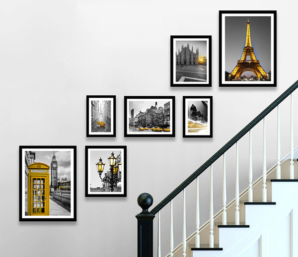 Trang trí hình ảnh treo tường ở cầu thang