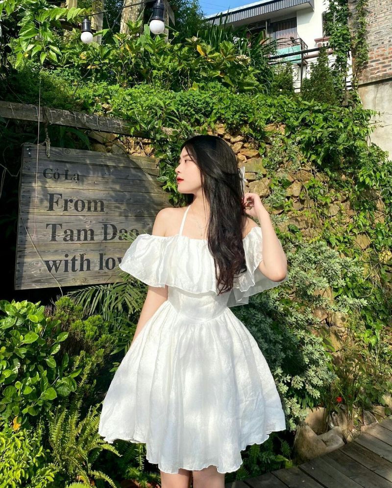 Tạo dáng nhìn xa xăm