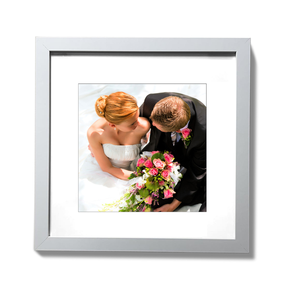 Khung ảnh k&iacute;ch thước 40x60cm được sử dụng để trang tr&iacute; ph&ograve;ng kh&aacute;ch