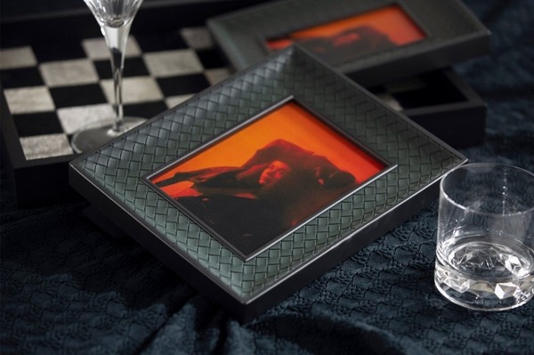 Chọn khung ảnh bằng da mang đến vẻ quý phái, sang trọng