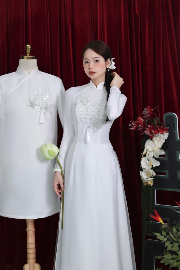 Áo dài trắng thể hiện sự thanh lịch