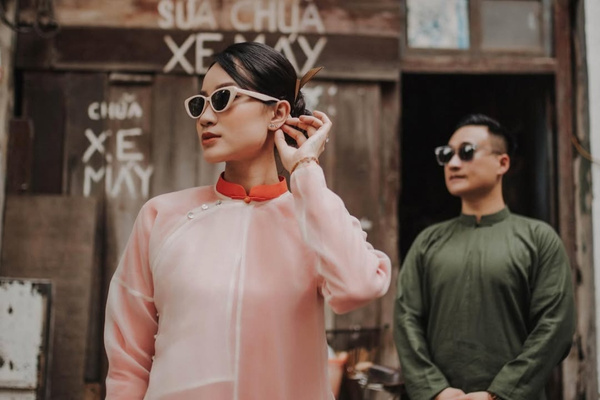 Các cặp đôi lựa chọn trang phục cùng phong cách để bộ ảnh Tết hài hòa mà không đơn điệu