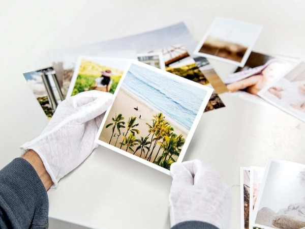 Giấy in ảnh là dòng giấy được xử lý bề mặt bằng một lớp tráng phủ