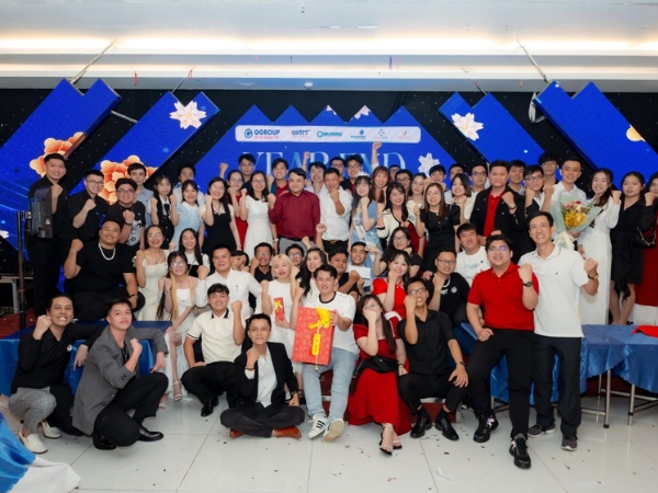 In ảnh tiệc cuối năm của công ty