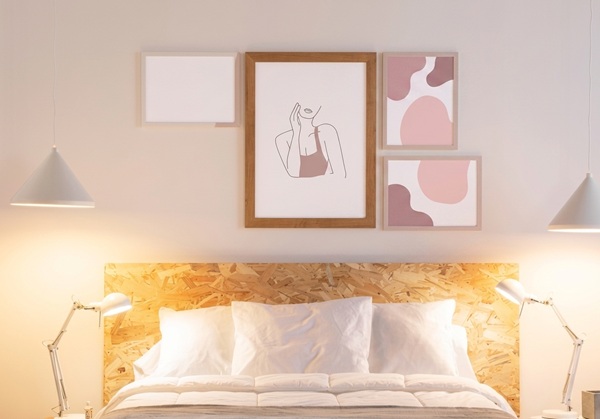 Bộ 4 khung ảnh đa dạng chất liệu gỗ treo ngang trên đầu giường độc đáo