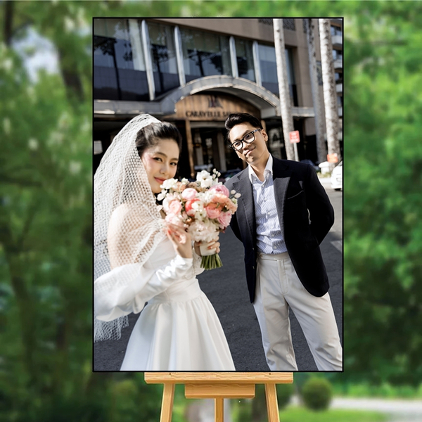 Ảnh cưới để cổng nên ưu tiên chọn ảnh rõ nét, thể hiện được khuôn mặt cô dâu chú rể