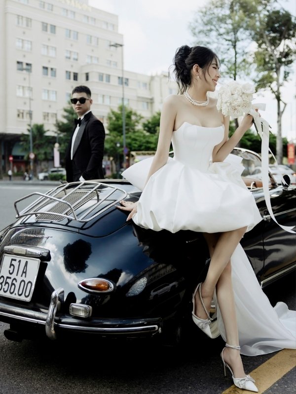 Chụp ảnh cưới giữa đường phố Sài Gòn