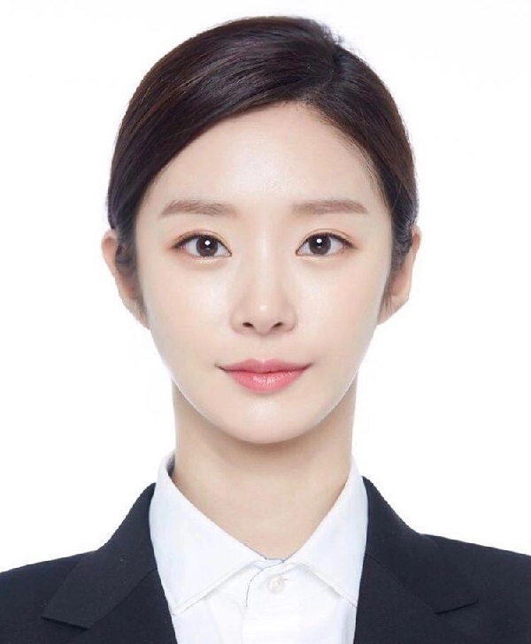 Để tóc gọn gàng khi chụp ảnh thẻ xin visa Nhật