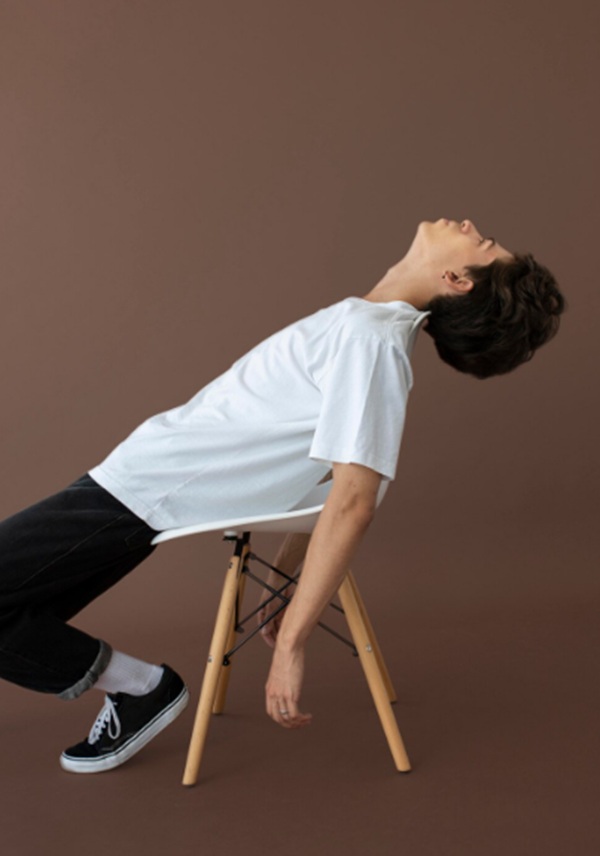 Ngồi ngược ghế cá tính