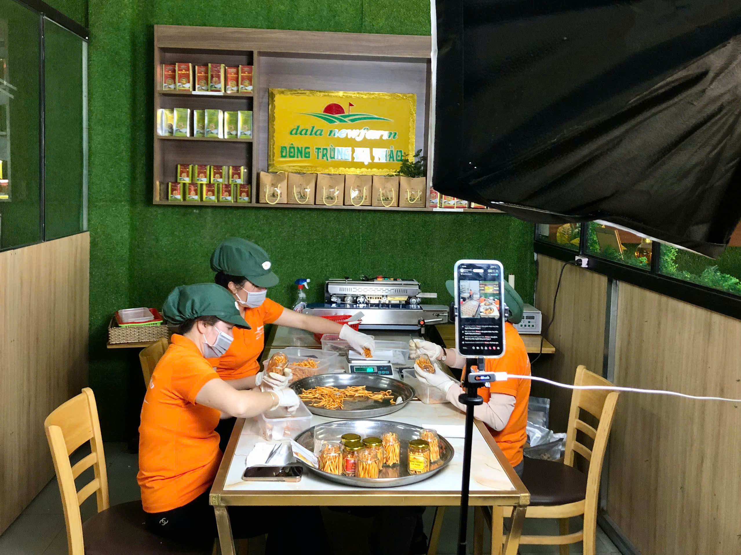 DalaNewfarm chuyển mình sau 11 năm: Từ mô hình kinh doanh truyền thống đến bước khởi động livestream và thương mại điện tử năm 2025