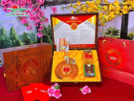 [COMBO] Xuân Tửu Thịnh Vượng Dalanewfarm ( 1 Rượu XO 500ml + 1 ĐTHT Size 3 10g + 1 Mật Ong ĐTHT 180ml )