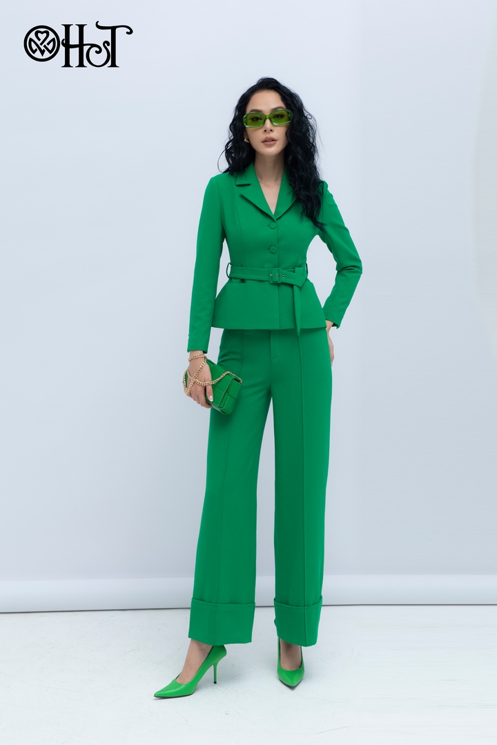 Thanh Hằng chăm mặc vest chuẩn bị tái xuất sàn catwalk hậu đại dịch