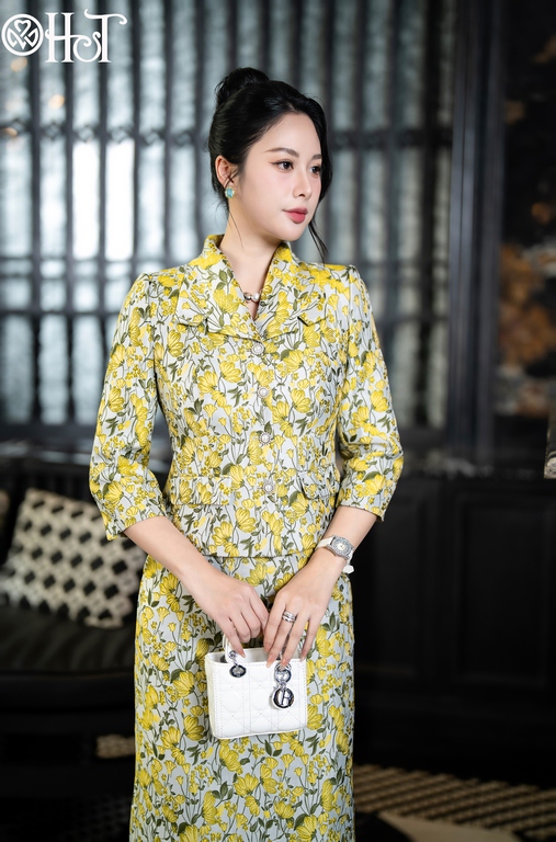 Vest lửng tay lỡ tafta hoa Vàng