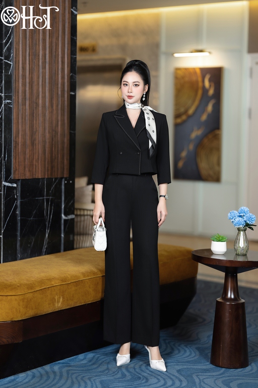 Quần xẻ gấu đ.cúc tuytsi Đen
