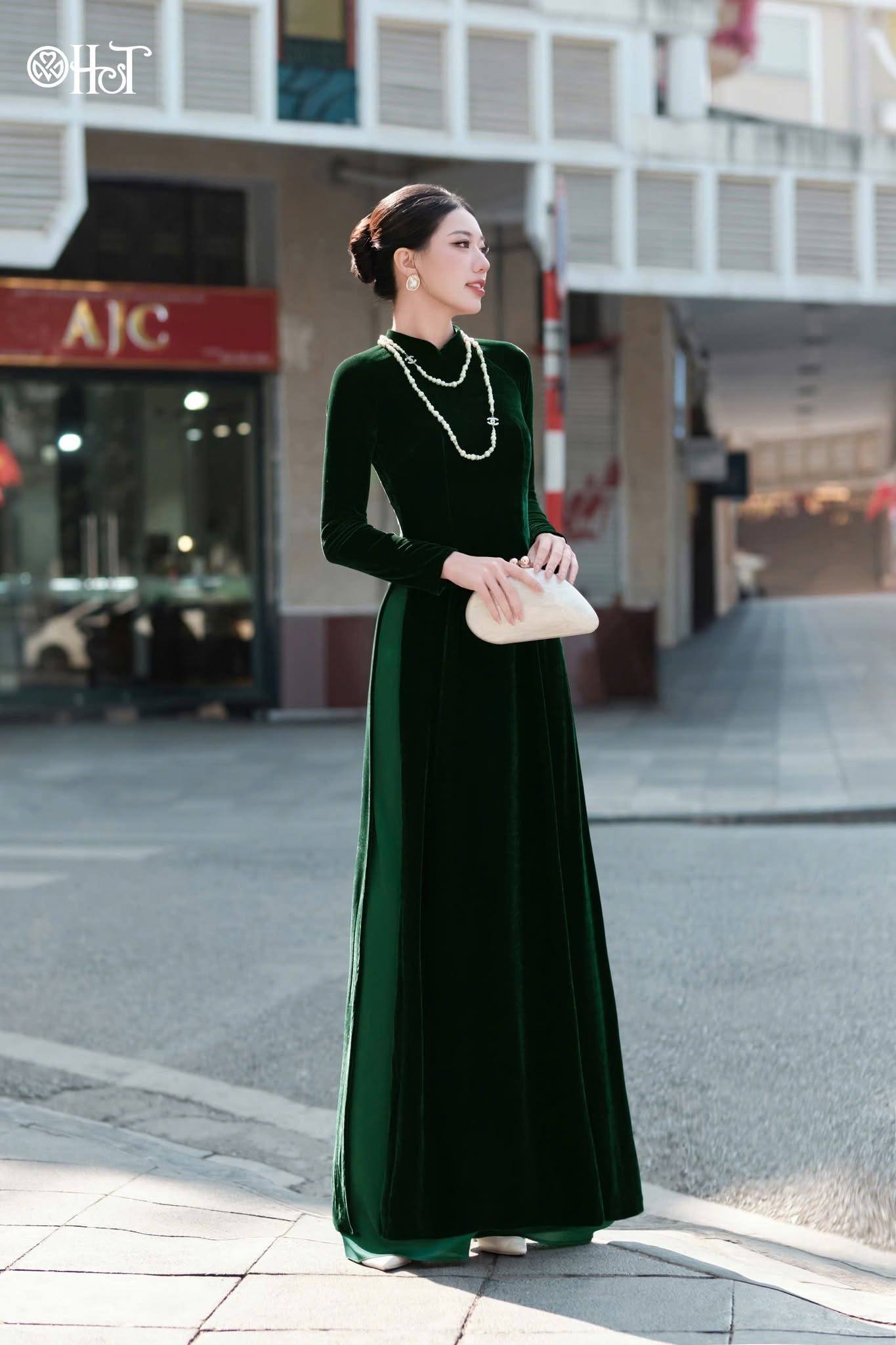 AD Nhung the Rêu