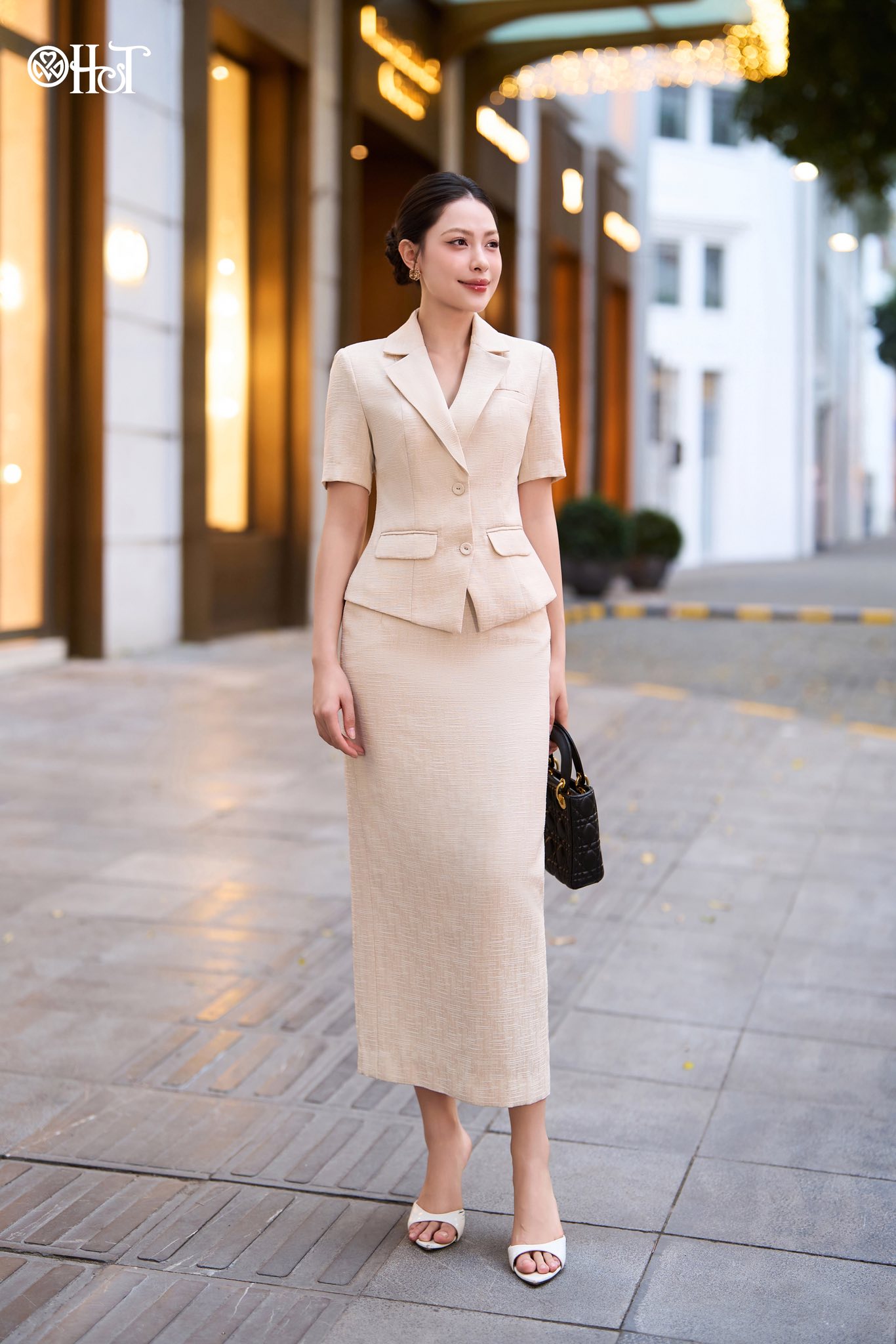 Vest hè 2 khuy Gấm đũi Kem