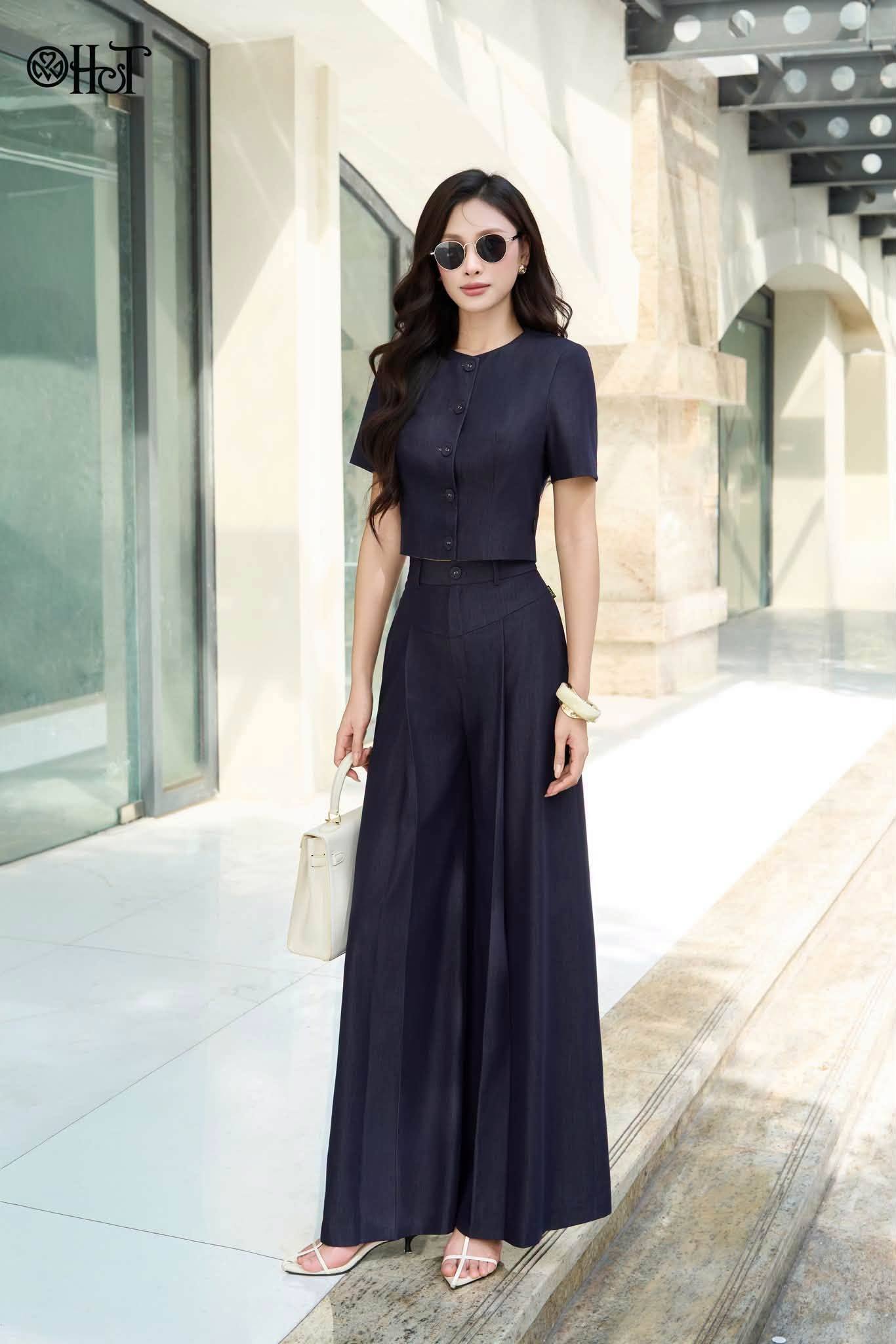 Vest cổ tròn Bò lụa Tthan