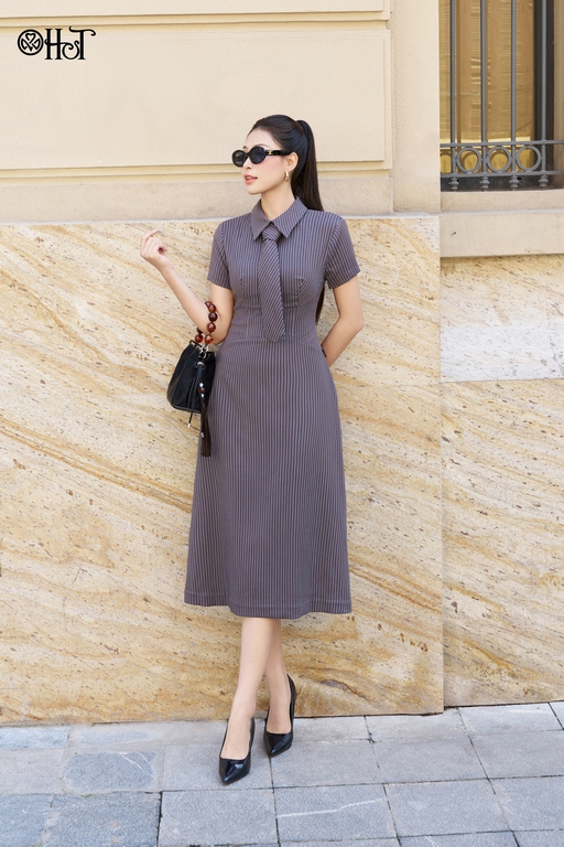 Đầm A cổ cà vạt tuytsi kẻ Xám