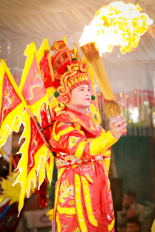 YẾU TIM ĐỪNG XEM - XIÊN LÌNH - TRÍCH HUYẾT - TRỪ TÀ SÁT QUỶ Nghệ Nhân PHẠM NGỌC THẮNG Đền Mẫu Chèm