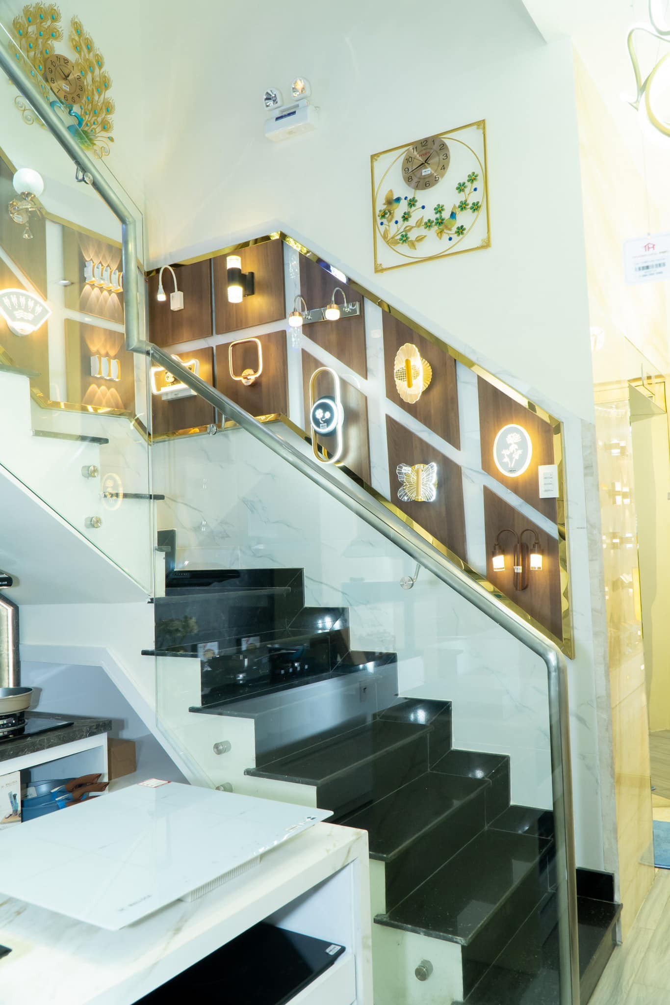 Đèn Ngủ Loại Nào Tốt? Top 5 Mẫu Bán Chạy Nhất Tại Showroom Trương Hiền