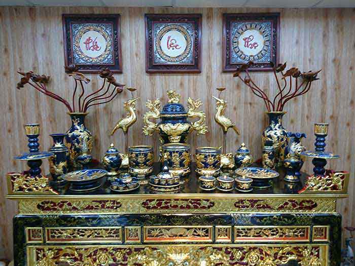 Cách bố trí các đồ thờ cúng trên bàn thờ