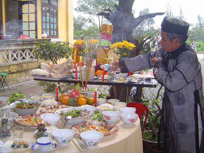 Lễ cúng tất niên thường diễn ra vào ngày 30 tháng Chạp âm