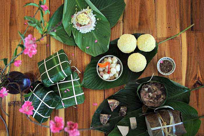 Bánh chưng là thứ không thể thiếu trên mâm lễ cúng tất niên của người Việt