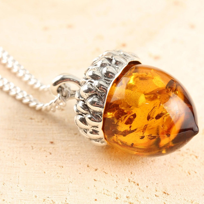 Hé lộ bức màn bí mật về đá hổ phách món quà tuyệt diệu của mẹ thiên