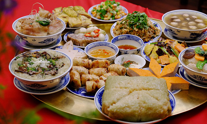 Mâm cơm cúng