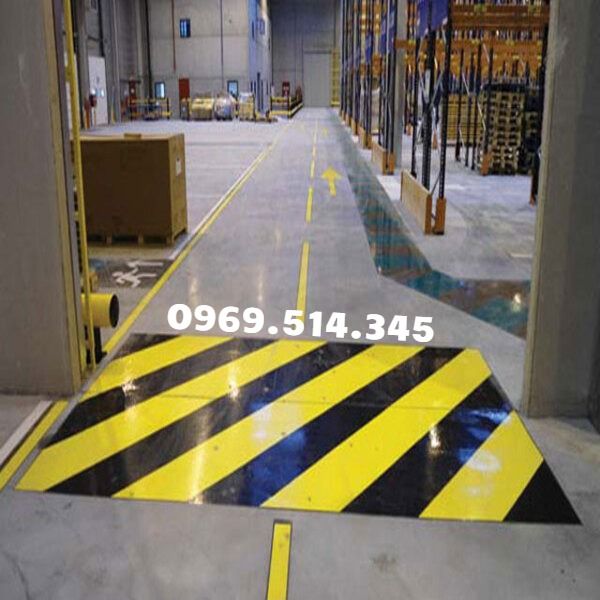 Giúp phân biệt rõ ràng các khu vực an toàn và nguy hiểm, tránh nhầm lẫn.