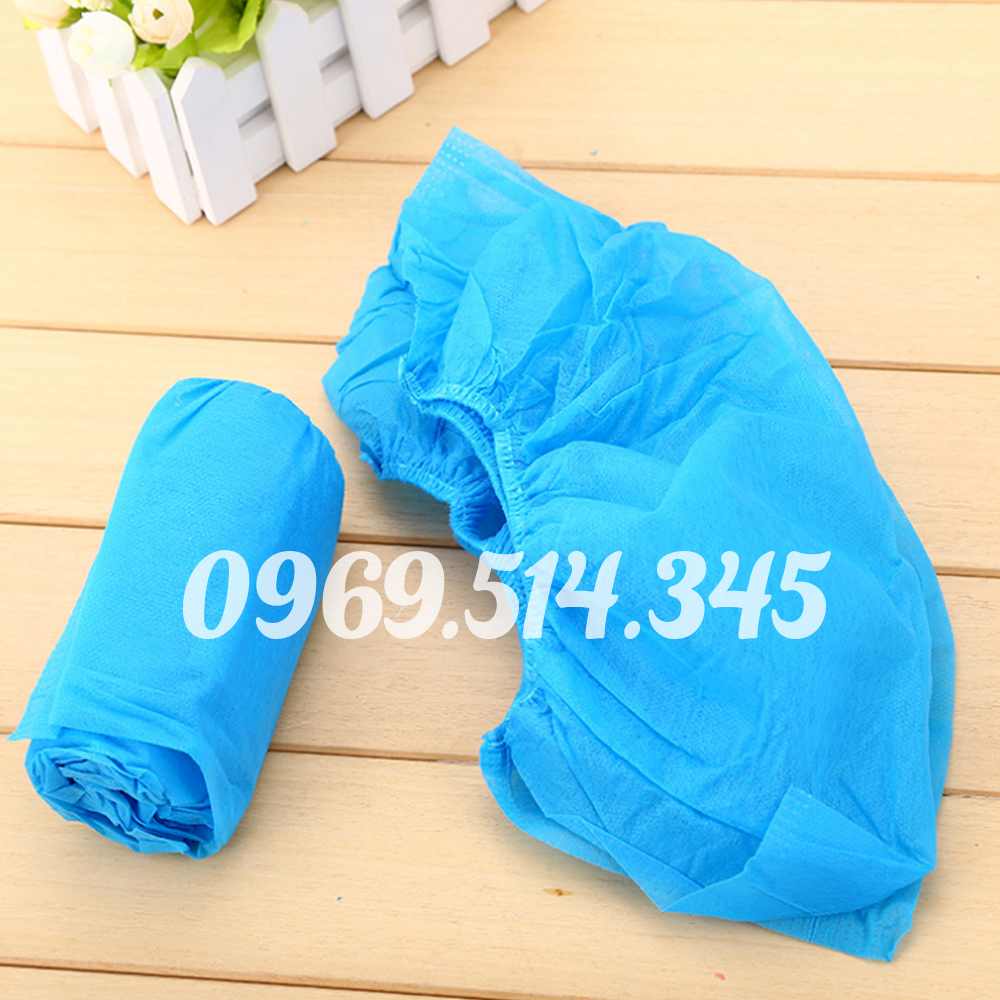 Bọc trùm giày màu xanh rất nhẹ, thoáng khí đảm bảo sự thoải mái cho đôi chân của người sử dụng 